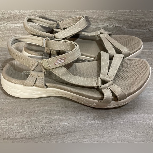 Skechers On The Go Goga Max 600 Brilliancy Sandals Women's Size 11 Tan / Beige - Picture 4 of 9